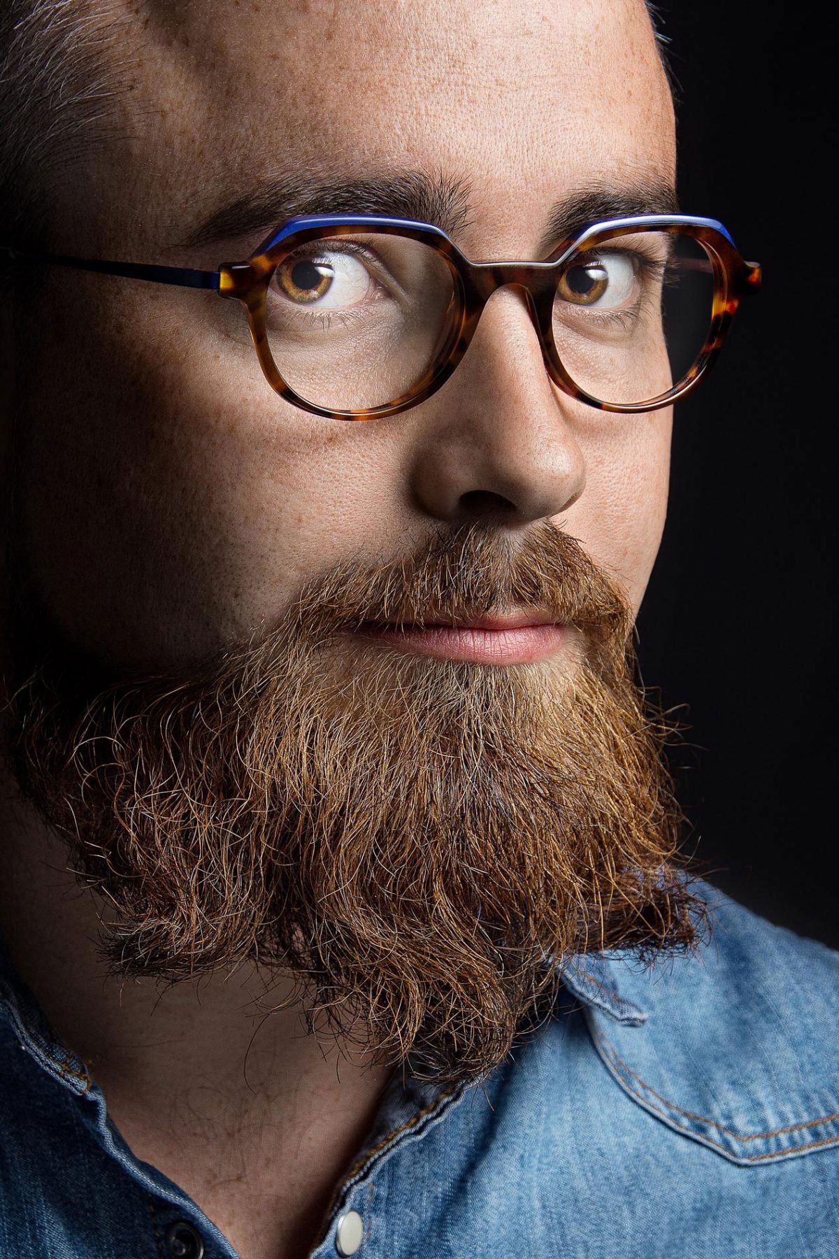 Naoned, fabricants de lunettes en Bretagne et à Nantes. Sarah Scaniglia, photographe-retoucheur - Nantes Portraits, publicité, corporate, reportage, produits, postproduction, culinaire, industrie, postproduction, formations. Photographe nantes, communication...