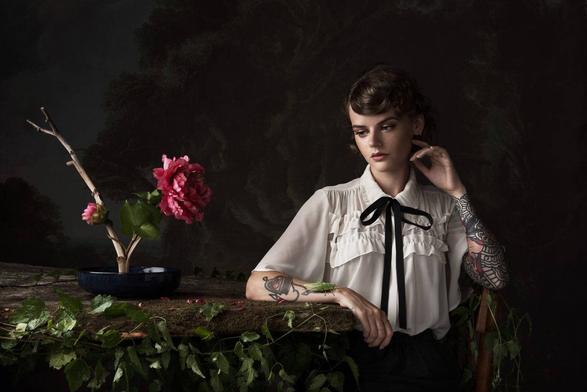 ia-Fineart-portrait-nantes-photographe-studio-photo-44-art-artiste-fleur-histoire-culture-creatif-conception-nature-amour-love-story-mise-en-scene-scenographie-decor