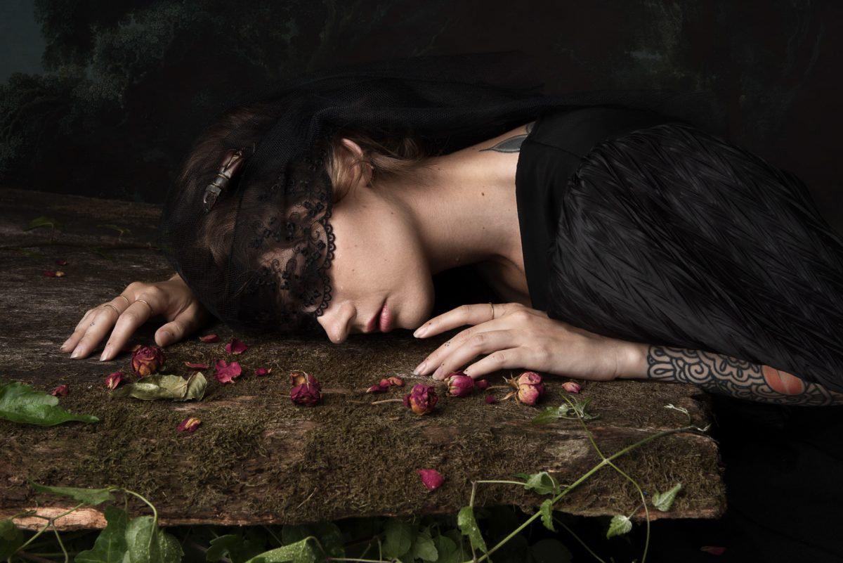 ia-Fineart-portrait-nantes-photographe-studio-photo-44-art-artiste-fleur-histoire-culture-creatif-conception-nature-amour-love-story-mise-en-scene-scenographie-decor