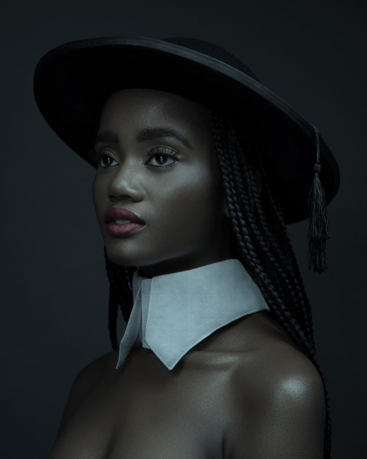 sarah-scaniglia-photographe-nantes-publicite-studio-photo-mannequin-mode-fashion-fineart-magazine-paris-editorial-black-beauty-girl-hat-portrait