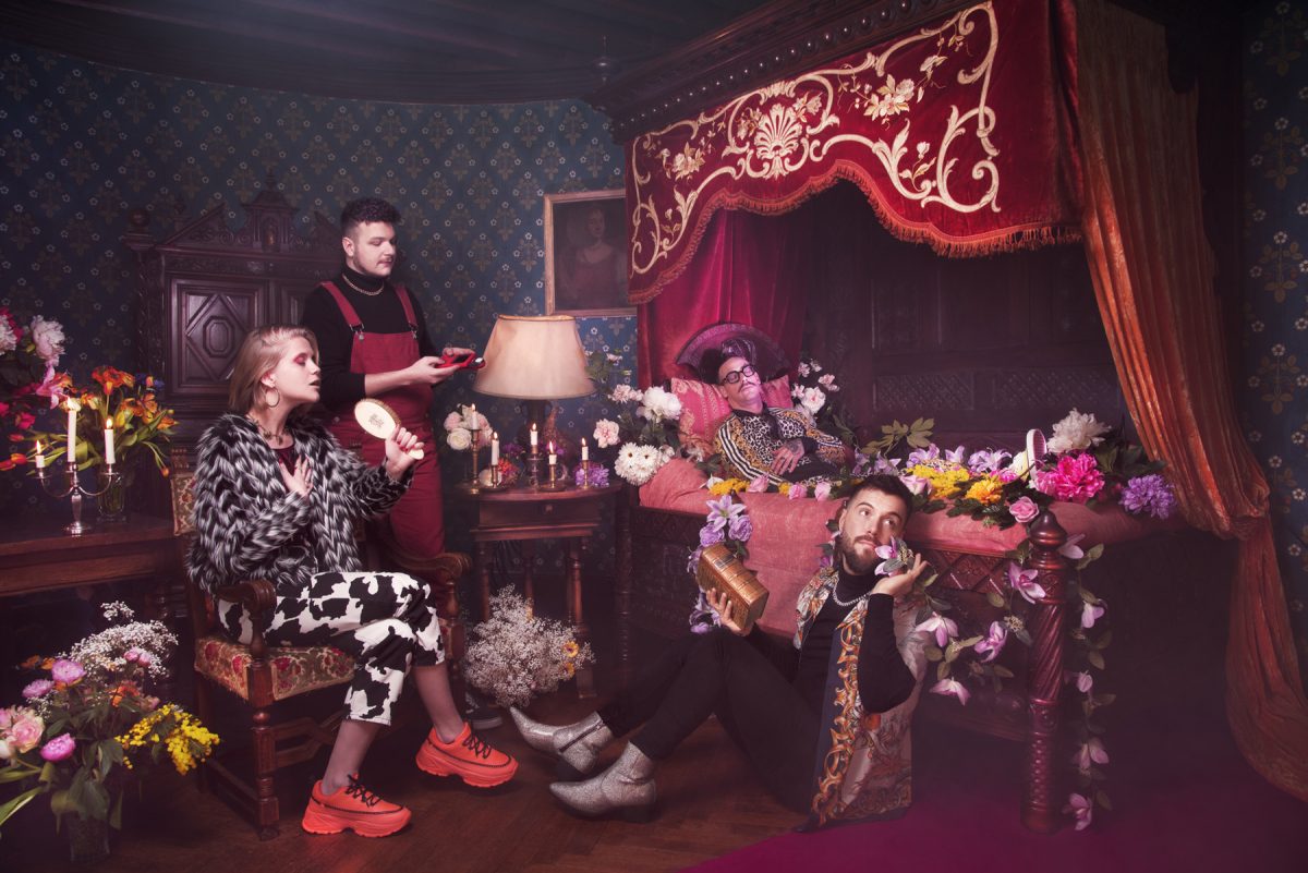 Sarah-Scaniglia-rock-pop-nantes-guitare-musique-culture-artiste-chateau-fleurs-flower-adidas-fashion-photographe-loire-atlantique-photographie-portrait-presse-editorial