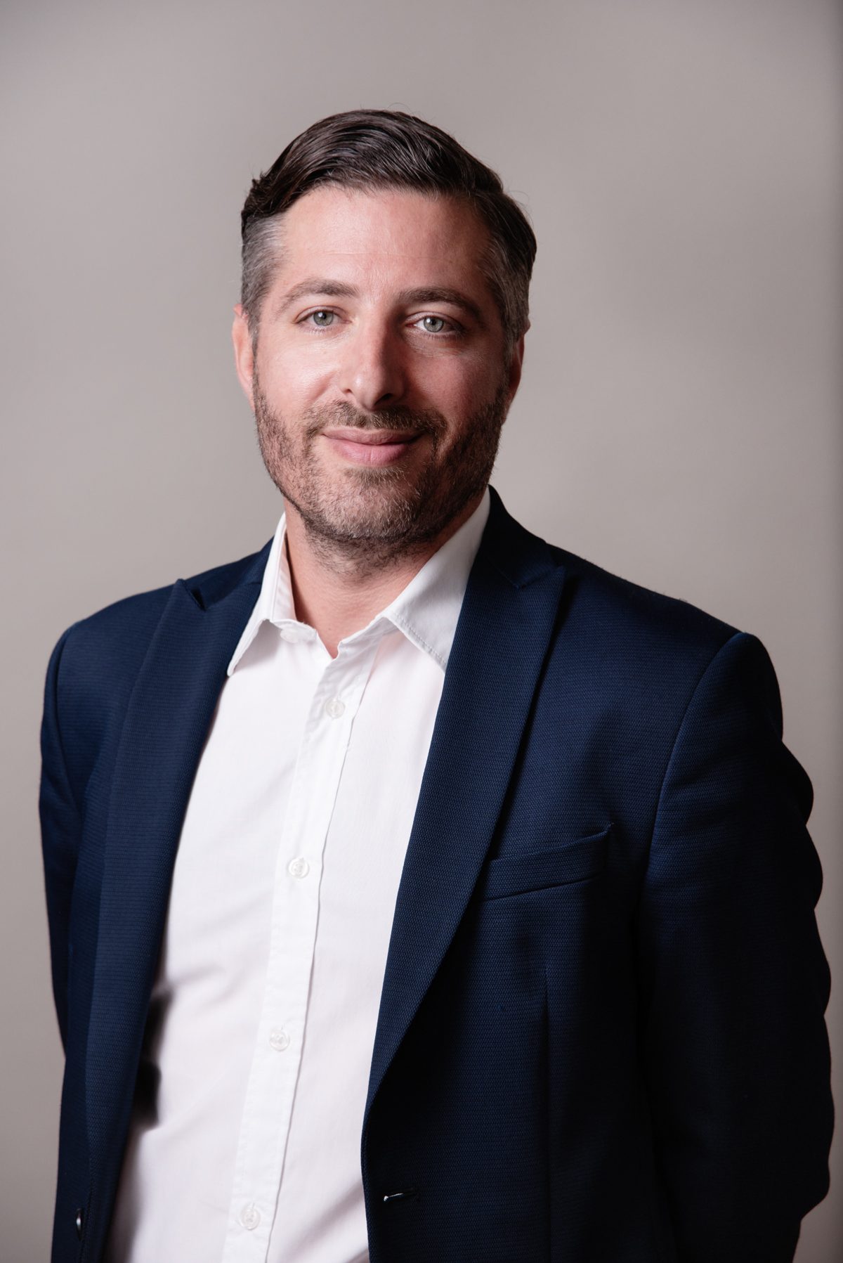 portrait corporate homme en studio photo