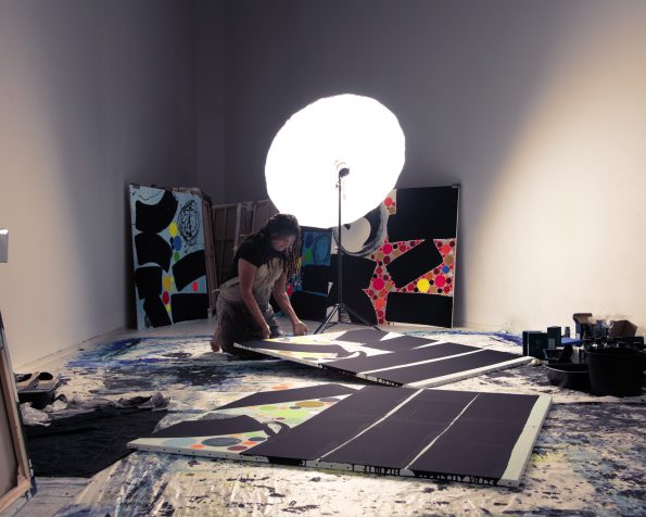 Sarah-Scaniglia-Photographe-Lassaad-Metoui-artiste-magazine-dans son atelier à Nantes reportage pour Beaux Arts Magazine.